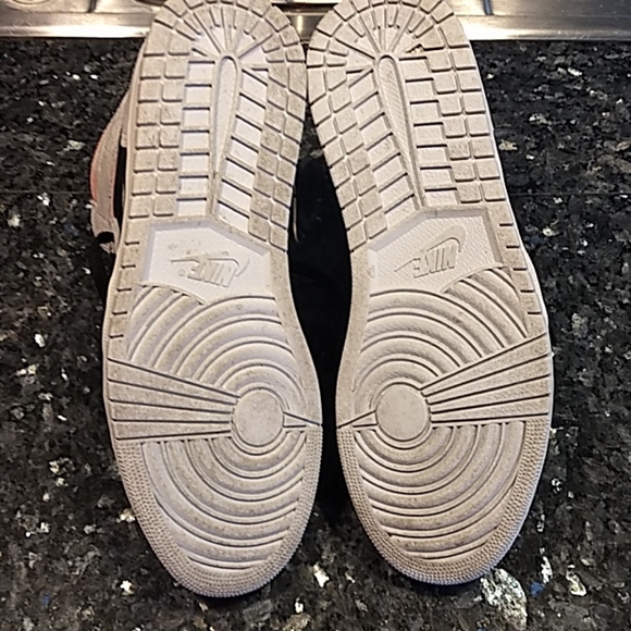 Air Jordan 1 - Picture 5 of 6